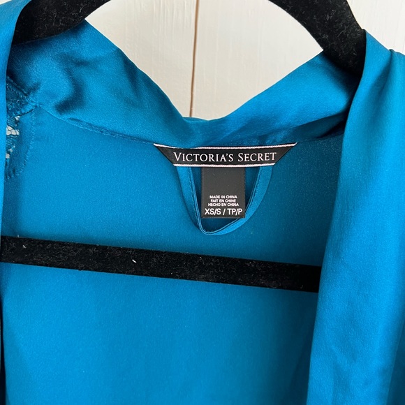 Victoria Secret Robe - Picture 3 of 4